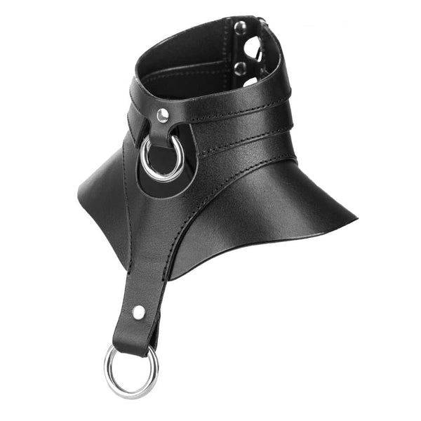 Détail arrière du collier Posture Tenue en cuir noir RE:STRICT chez Brigade Mondaine Paris, coupe couvrante au niveau du cou, laçage ajustable et finitions métalliques, photographié en studio.