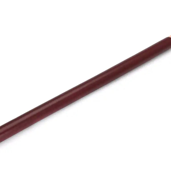 Barre d’écartement en cuir rouge vin avec noyau en bois d’eucalyptus. Joints toriques en métal or rose pour fixer des chevillières. Élégante et fonctionnelle pour des jeux BDSM raffinés.