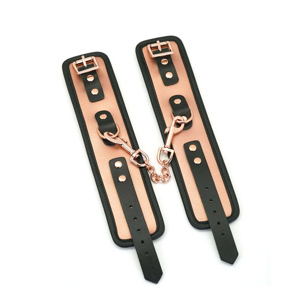 Menottes Poignets en Cuir de vache Rose Gold et Détails et Chaine en métal Rose Gold et doublure en fausse fourrure ultra douce