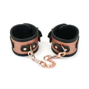 Menottes Poignets en Cuir de vache Rose Gold et Détails et Chaine en métal Rose Gold et doublure en fausse fourrure ultra douce