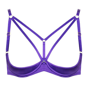 Soutien Gorge ouvert en soie violet de la marque Kaimin. Le soutien gorge ne contient qu’une coque couvrant le bas du sein. Un anneau placé entre les seins permet de tenir deux élastiques placé sur le sein jusqu’au épaules. A l’arrière le soutien gorge est simple et s’agraphe