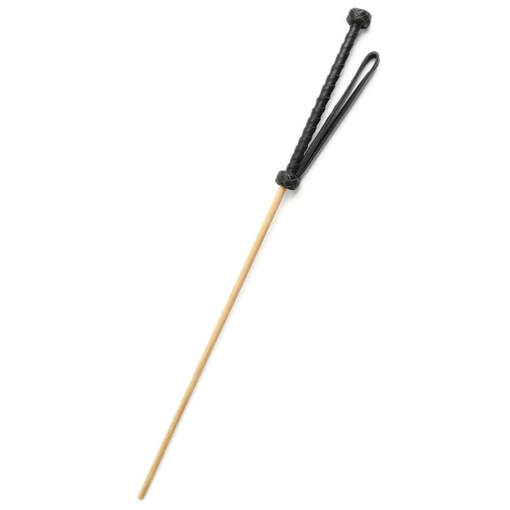 Cane Obediance en bois clair avec poignée en cuir noir et dragonne assortie, accessoire proposé par Brigade Mondaine Paris.