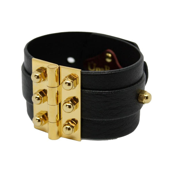 Packshot sur fond blanc du bracelet Twin Strap Hinge en cuir noir.
