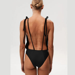 Body noir Undress Code Once in a Blue Moon porté par un modèle, coupe fluide et décolleté plongeant, sélection Brigade Mondaine Paris.