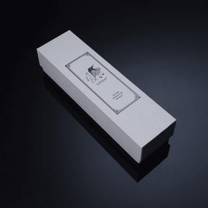Packshot du Bâillon à noeud noir et de son packaging luxueux