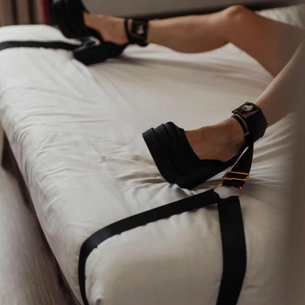 Sangles de Contrainte Bondage pour Lit Noir Avec Détail Plaqué Or