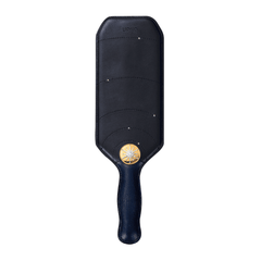 Packshot du paddle de cuir noir avec manche en peau de lézard avec détails en or.