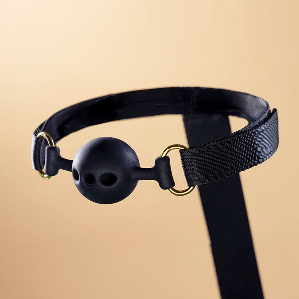 Bondage set avec sangle de retenue des mains sangle de retenue des pieds et Détails sur les trois accessoires bâillon en silicone
