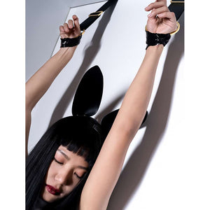 Sangles de contrainte Bondage pour porte de la marque Upko disponible chez Brigade Mondaine.