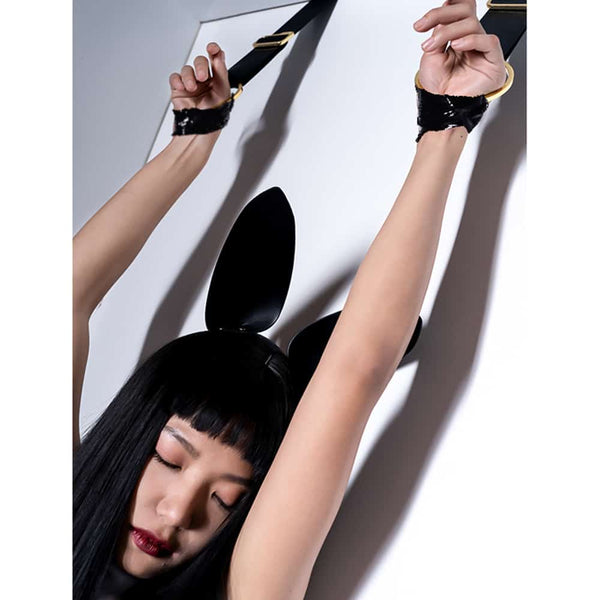 Sangles de contrainte Bondage pour porte de la marque Upko disponible chez Brigade Mondaine.