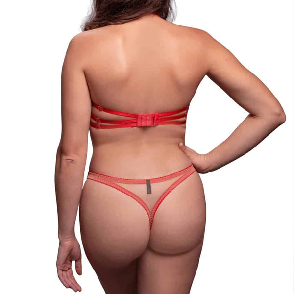 Mannequin portant le soutien-gorge Crimson rouge VIDE NOIR chez Brigade Mondaine Paris, tulle transparent brodé de motifs rouges, encolure haute et coupe structurée, photographié en studio.