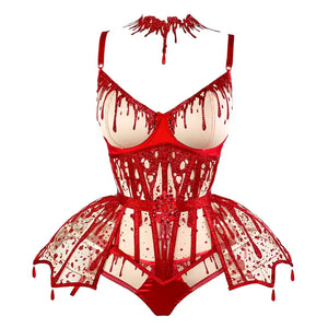 Choker Blood rouge VIDE NOIR présenté chez Brigade Mondaine Paris, tulle nude brodé de motifs rouges fluides, porté sur mannequin, avec pendentif central rouge facetté.