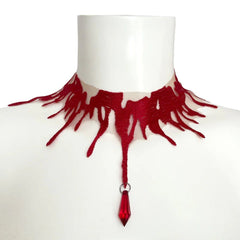 Choker Blood rouge VIDE NOIR présenté chez Brigade Mondaine Paris, tulle nude brodé de motifs rouges fluides, porté sur mannequin, avec pendentif central rouge facetté.