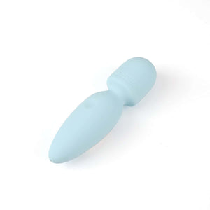 Kit de Bondage Macaron Bleu Menthe LIEBE SEELE, 9 pièces : bandeau, bâillon-boule, collier avec laisse, menottes poignets et chevilles, paddle, flogger, hogtie, mini masseur, similicuir bleu menthe avec finitions argentées.