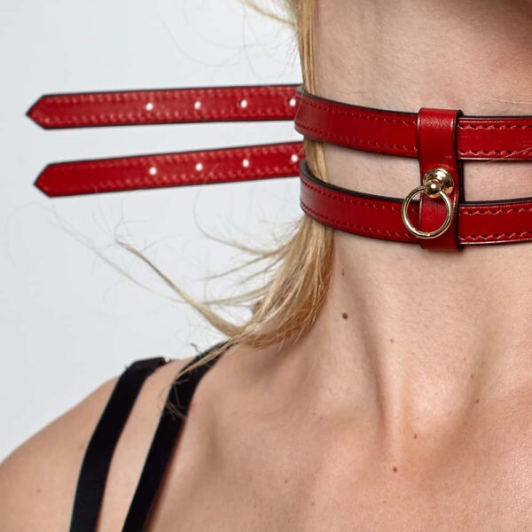 White leather bracelet or chocker necklace with thin belt effect and gold plated fastener DOMESTIC at Brigade Mondaine