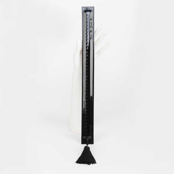 Spanking-Lineal aus schwarzem Lackleder mit Skala 40cm original Sin Nero von FRAULEIN KINK bei Brigade Mondaine
