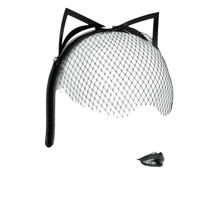 Oreilles de chat et voile en résille noir de la collection French Kiss par Fraulein Kink, disponible chez Brigade Mondaine