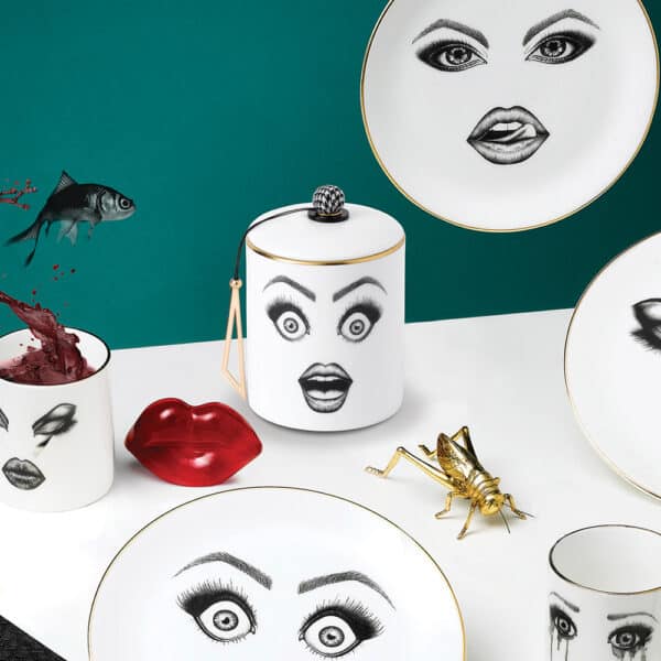 Tableware set with emotional faces made up between shock, passion, sadness and anger