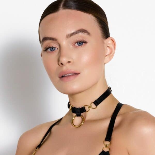 Front woman wearing a Black Ring Necklace and Bra