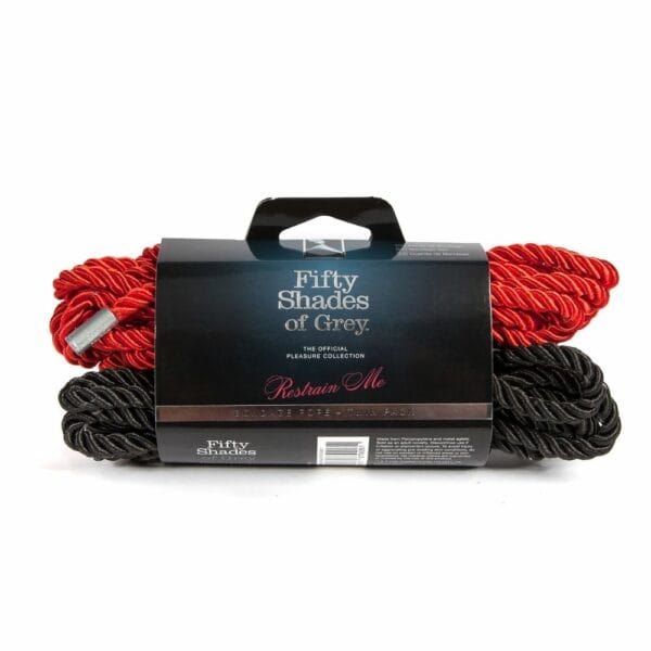 Packshot eines Duos aus roten und schwarzen Shibari-Seilen mit Verpackung