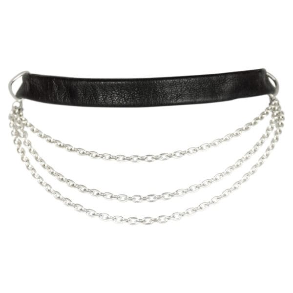 Choker noir en cuir avec une chaîne modulable en argent, vendu par Brigade Mondaine.