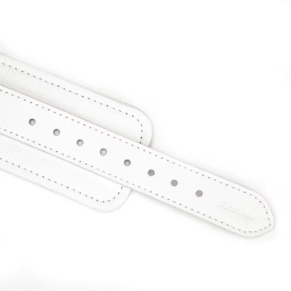 Packshot Leather Handcuffs White Zoom Detail on Fastening Strap